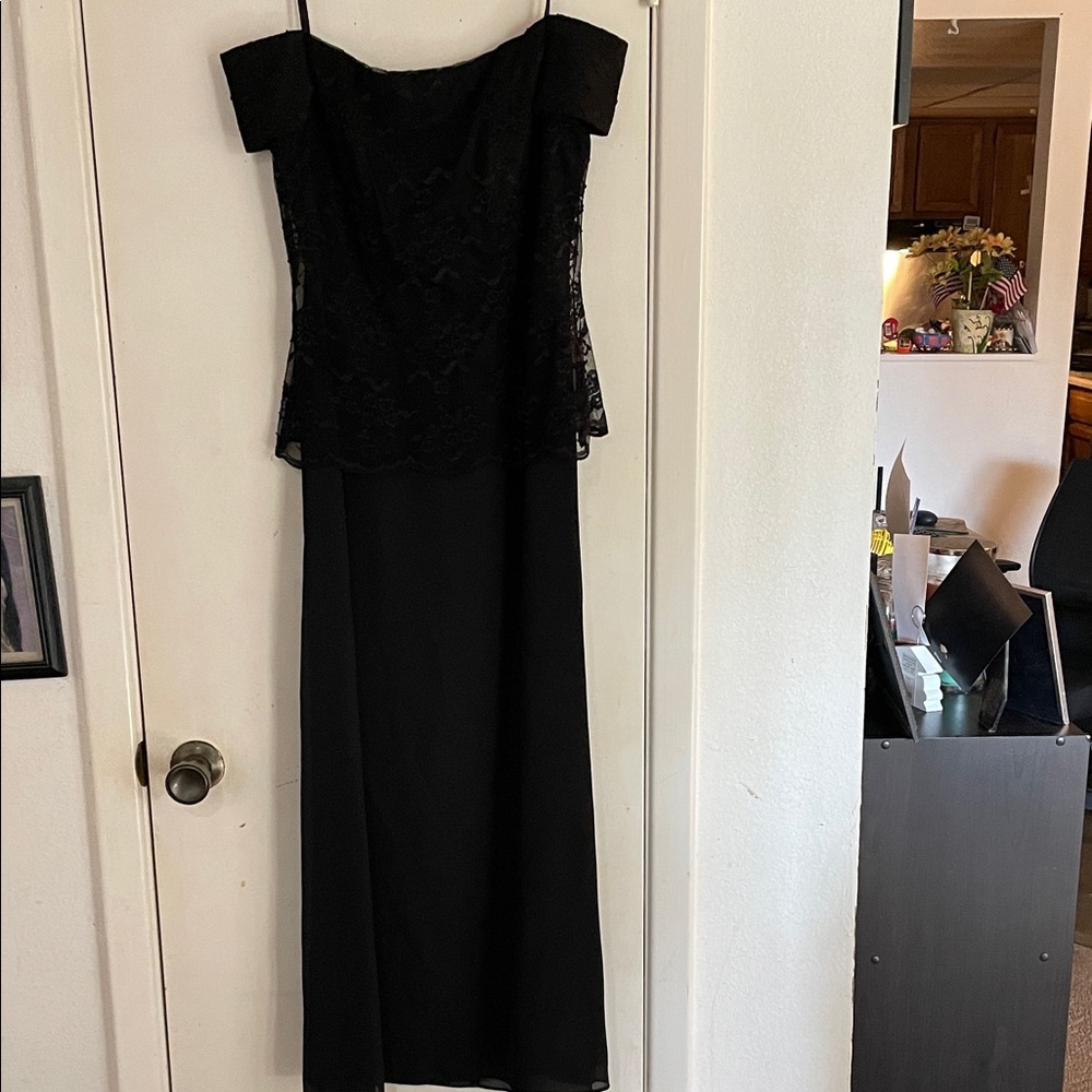 Elegant Off the Shoulders Black Lace Evening Dress 8P